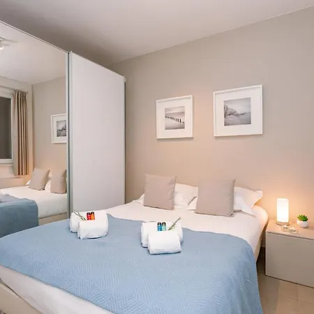 Cosy, Sunny And Completely Renovated Flat With Sun Terrace And Very Nice Open View Appartamento