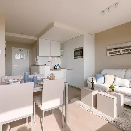 Cosy, Sunny And Completely Renovated Flat With Sun Terrace And Very Nice Open View 公寓 米德尔克尔克