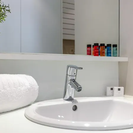 Cosy, Sunny And Completely Renovated Flat With Sun Terrace And Very Nice Open View *